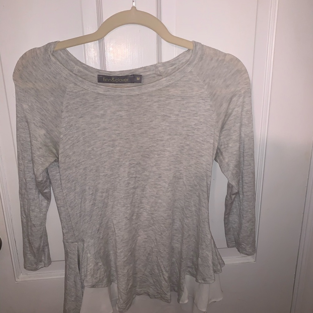 Mid shoulder sleeve grey and white top